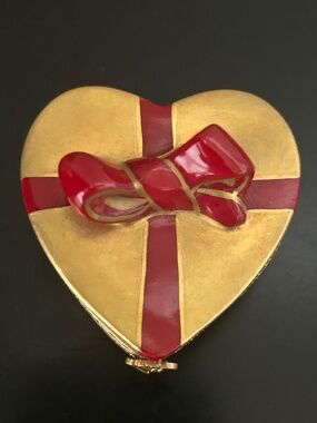 LImoges Porcelain Heart-Shaped Trinket Box. NWOT